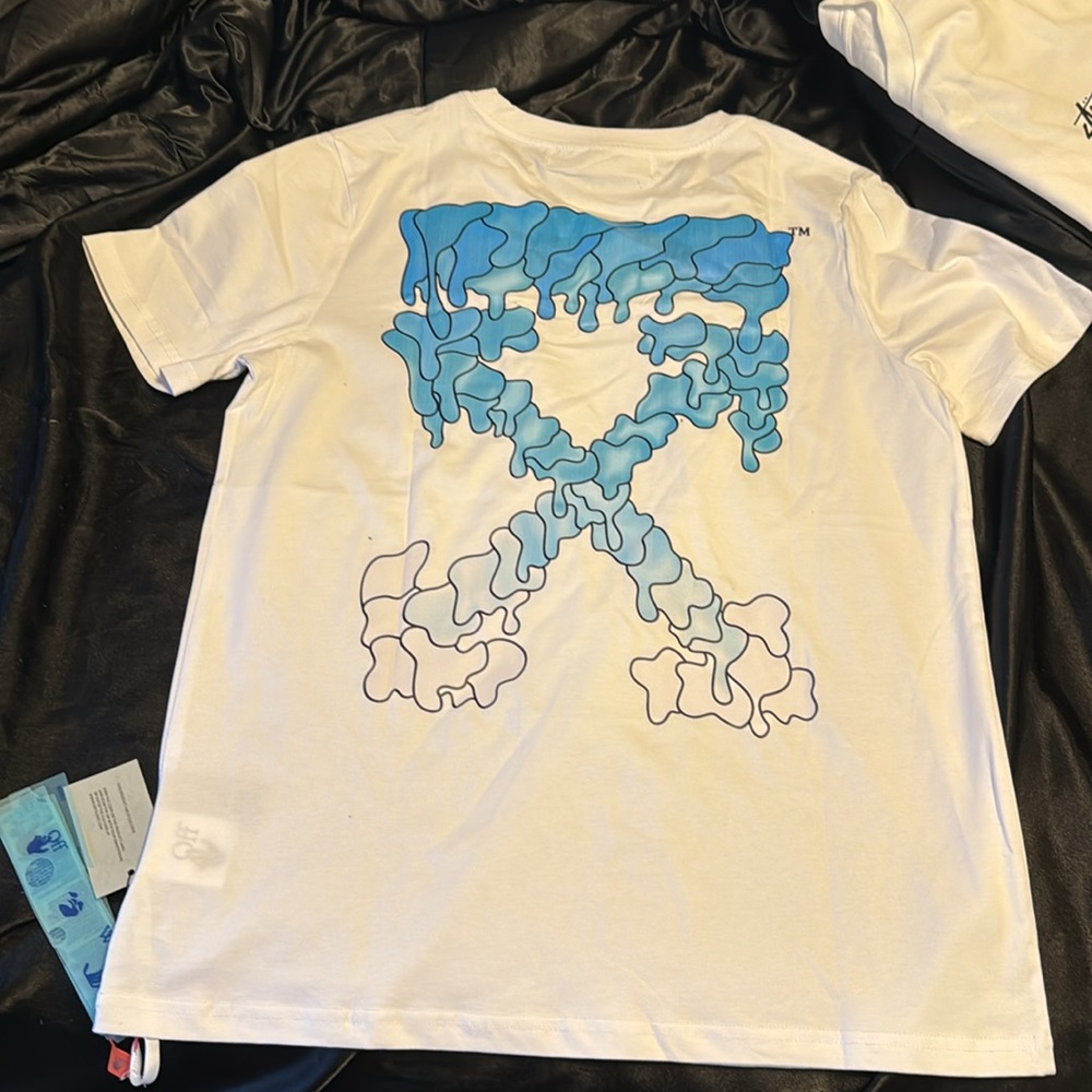 Authentic Off-White tee. I have plenty of drip for sale 🤝🏾